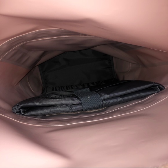 So Ill On the Roam Pink Dirt Bag 25L - Picture 9 of 14